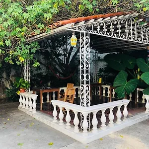 hostal-majak-chapultepec.guadalajarahotels.info/